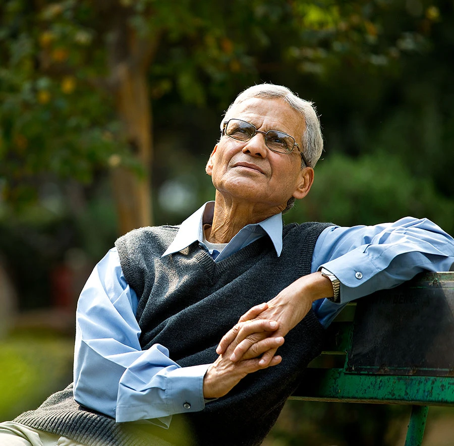 older man sitting on park bench | Las Vegas Surgical Associates